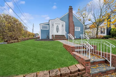12 Hewlett Point Ave, East Rockaway, NY 11518