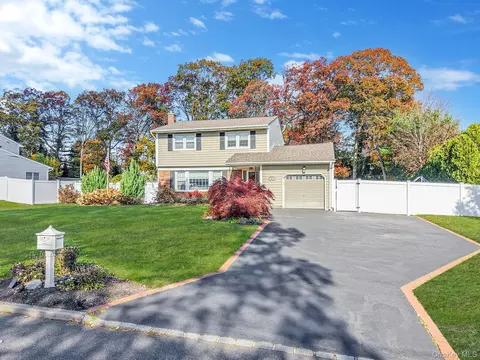 11 Joyce Dr, Hauppauge, NY 11788