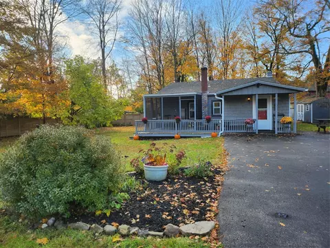 39 W Pine Rd, Staatsburg, NY 12580