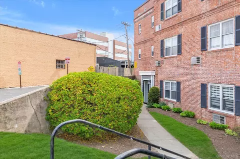 21 S S Vlg #3, Hempstead, NY 11570