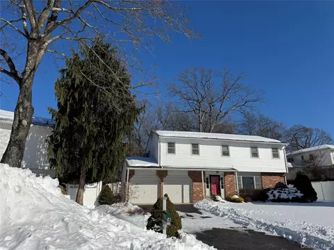 14 Christa Ct, Huntington, NY 11743