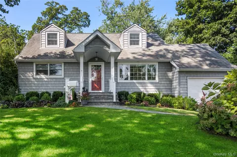 5 Norma Ln, Kings Park, NY 11754