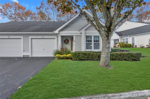 256 Glen Dr, Ridge, NY 11961