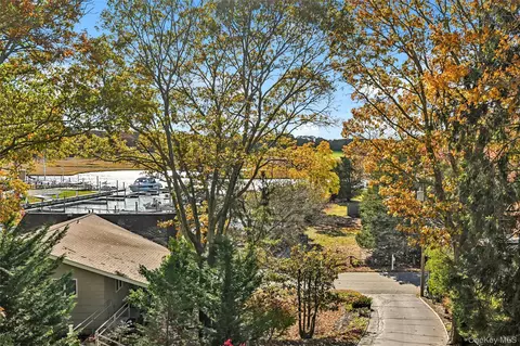 2775 W Creek Ave, Cutchogue, NY 11935