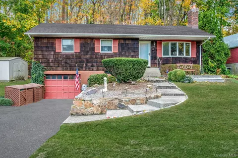 293 Vernon Valley Rd, Northport, NY 11768