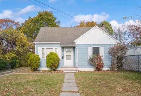 7 W Bay Shore Rd, Bay Shore, NY 11706