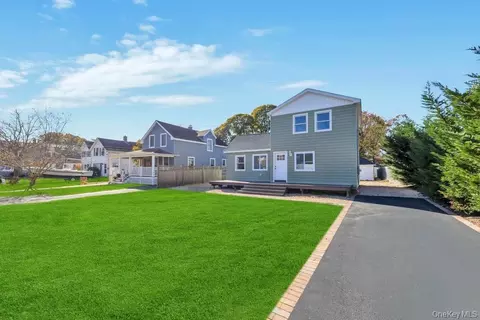 60 Rollstone Ave, West Sayville, NY 11796