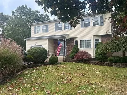 118 Lexington Rd, Shirley, NY 11967
