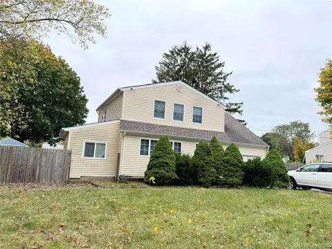 74 Bellwood Ave, South Setauket, NY 11720