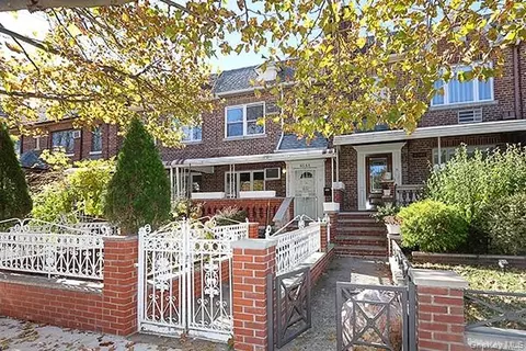 6364 78th St, New York, NY 11379