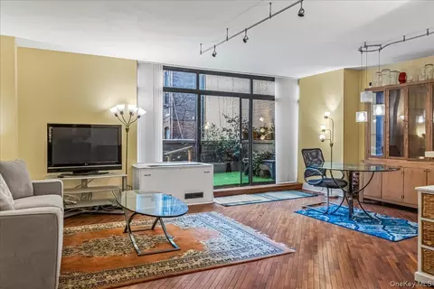400 E 70th St #201, New York, NY 10021