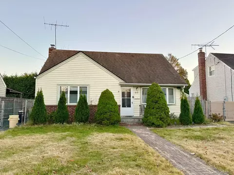 69 Virginia Ave, Plainview, NY 11803