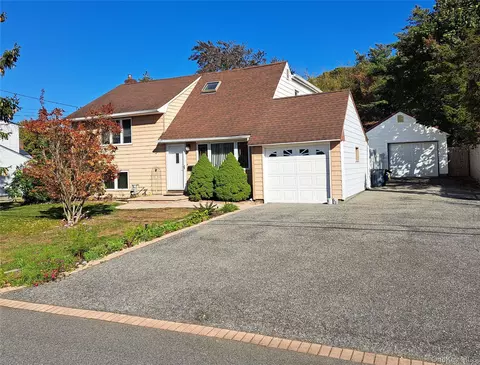 77 Washington Ave, Islip Terrace, NY 11752