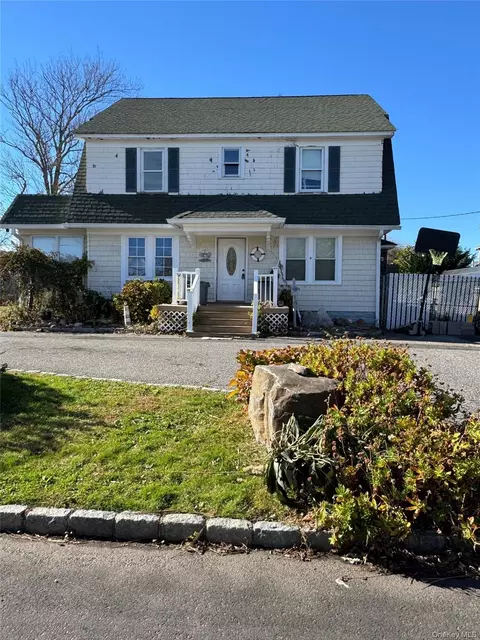 73 Brightwood St, Patchogue, NY 11772