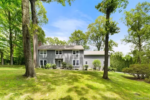 285 Old Colony Rd, Greenburgh, NY 10530