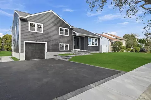 3715 Regent Ln, Wantagh, NY 11793