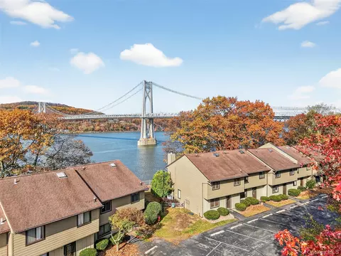 28 Hudson Heights Dr #28, Poughkeepsie, NY 12601