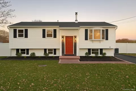 3019 Sipp Ave, Medford, NY 11763