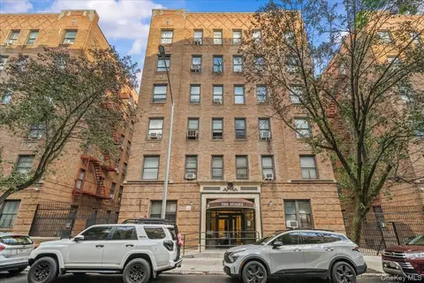 2186 Cruger Rd, New York, NY 10462