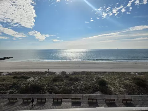 250 Shore Rd #4D, Long Beach, NY 11561