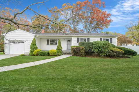 2 Garden Ct, Port Jefferson Station, NY 11776