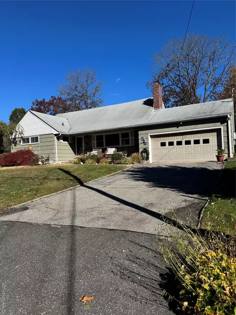 1 Glades Way, Huntington, NY 11743