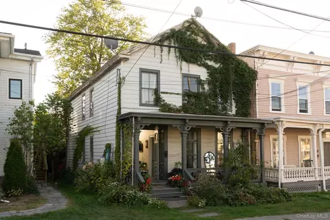 541 Washington St, Hudson, NY 12534