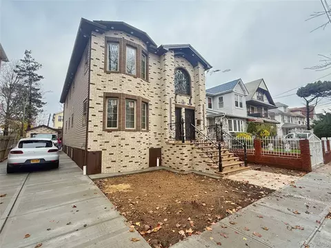 8948 134th St, New York, NY 11418