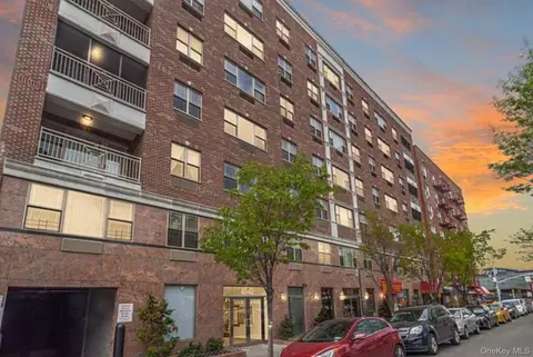 4040 75th St #5D, Elmhurst, NY 11373
