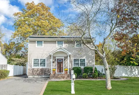 785 Franklyn Ave, Bohemia, NY 11716