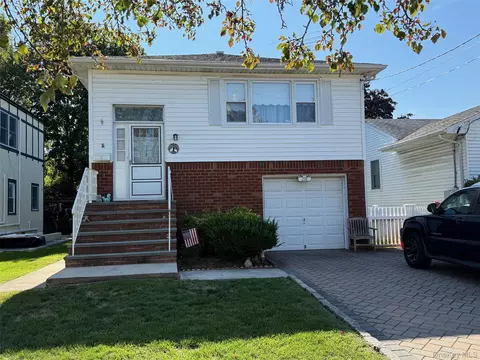 218 Colony Colony St, West Hempstead, NY 11552