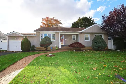 726 Meisser St, Franklin Square, NY 11010