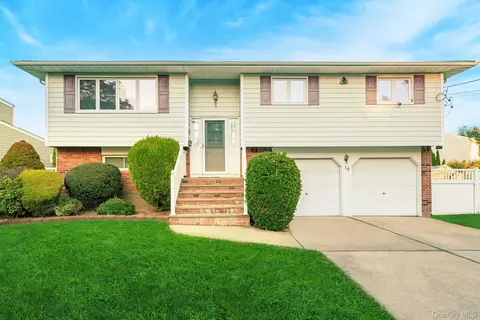 16 Sue-ann Ct, North Babylon, NY 11703