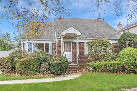 1683 Stewart Ave, North Hempstead, NY 11040