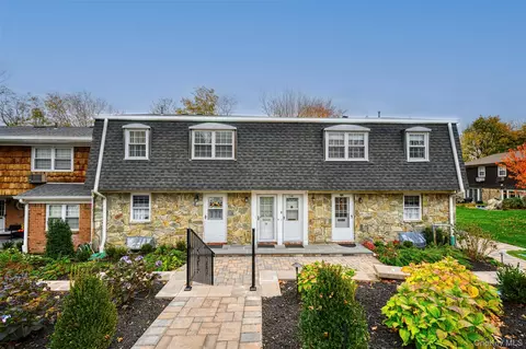 7 Harbour Ln #5B, Oyster Bay, NY 11771
