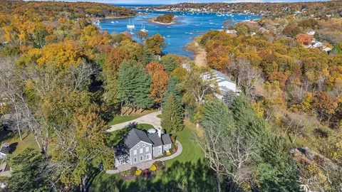 22 Fort Salonga Rd, Centerport, NY 11721