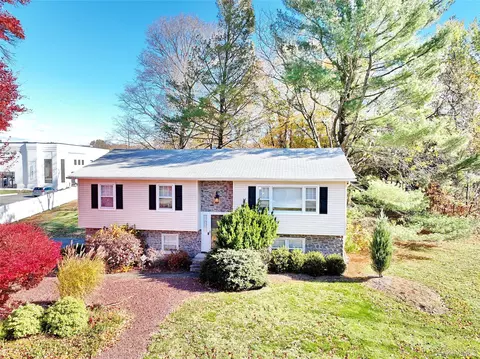 6 Roxbury Ct, Ramapo, NY 10977
