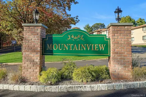 153 Sierra Vista Ln, Clarkstown, NY 10989