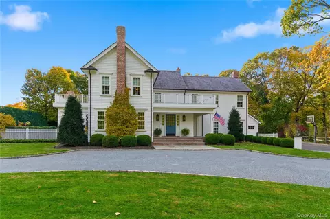 3 Thorman Ln, Huntington, NY 11743