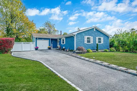 7 Hester Ln, Lake Ronkonkoma, NY 11779