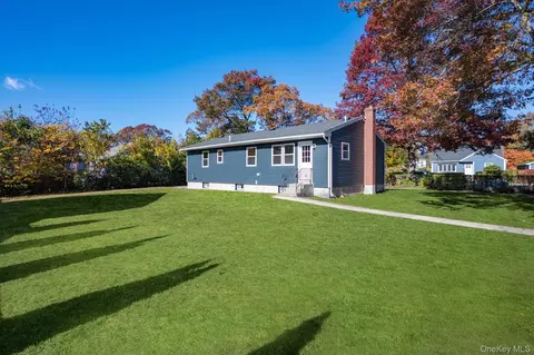144 Nicolls Rd, Wheatley Heights, NY 11798