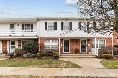 676 Front St #F, Hempstead, NY 11550