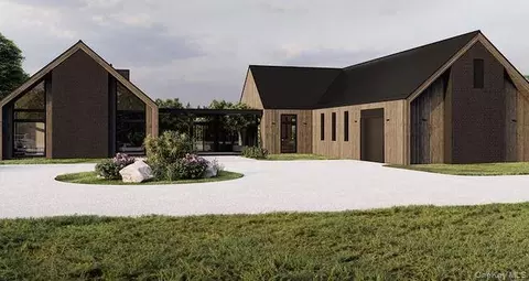 10 Chelsea Rd, Wappinger, NY 12590