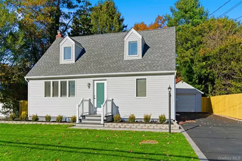 93 Birchwood Dr, Huntington Station, NY 11746