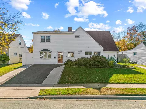 197 Blacksmith Rd S, Levittown, NY 11756