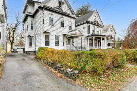 12 Parker Ave, Poughkeepsie, NY 12601