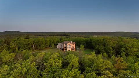 56 Woodland Ridge Rd, Kerhonkson, NY 12446