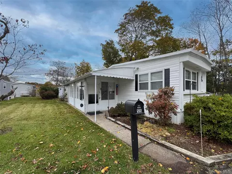 1964 River Rd #55, Calverton, NY 11933