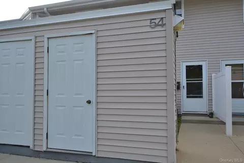 54 Townhouse Rd N #54, Huntington Station, NY 11746