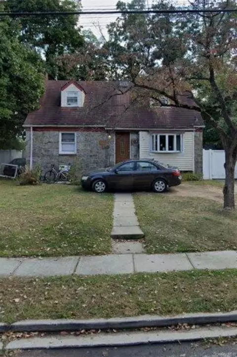 123 Smith St, Roosevelt, NY 11575